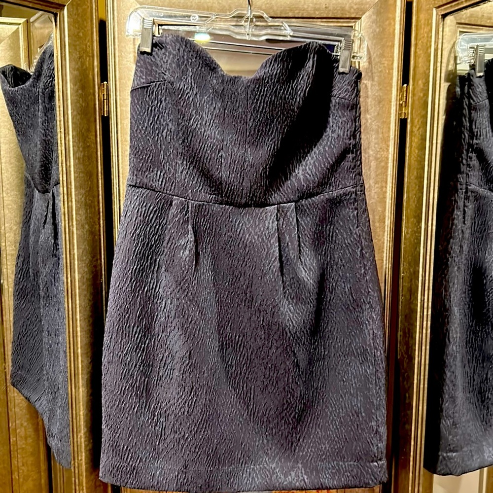 BCBG gray TEXTURED SHORT Strapless dress